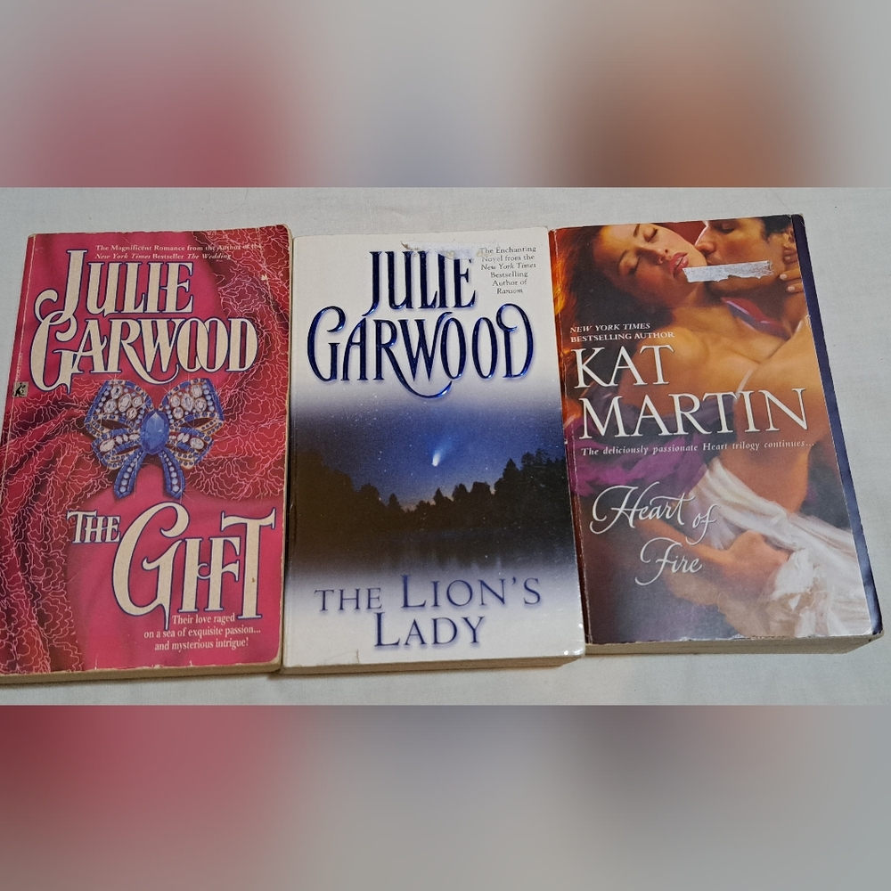 Julie Garwood and Kat Martin Book Set